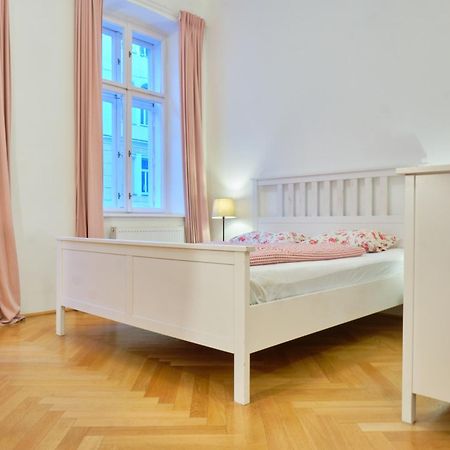 Chic Apartment - Near U3 Metro Відень Екстер'єр фото