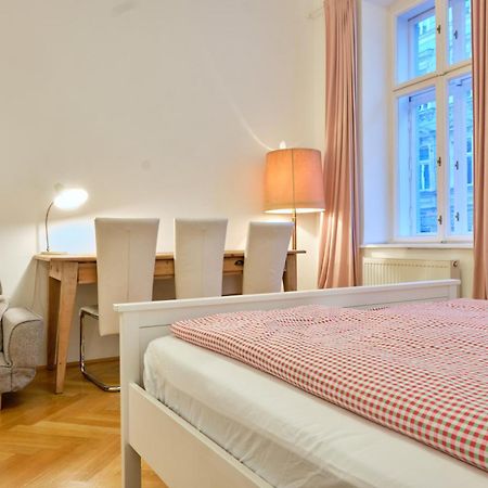 Chic Apartment - Near U3 Metro Відень Екстер'єр фото